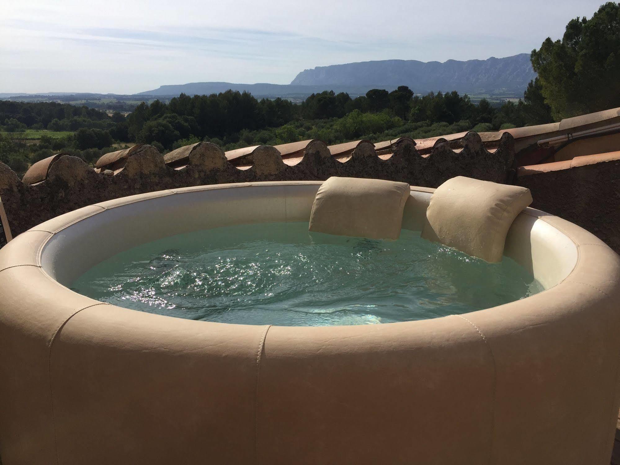 Domaine De La Pomme Hotel Trets Zewnętrze zdjęcie